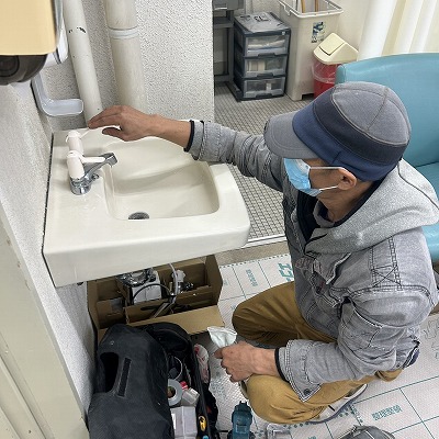 手洗器自動水栓取替工事