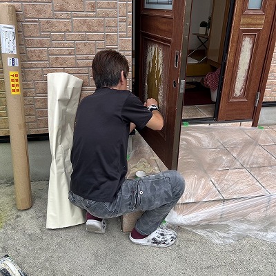 玄関扉ダイノックシート貼り