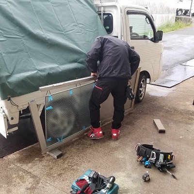 勝手口ガラス交換