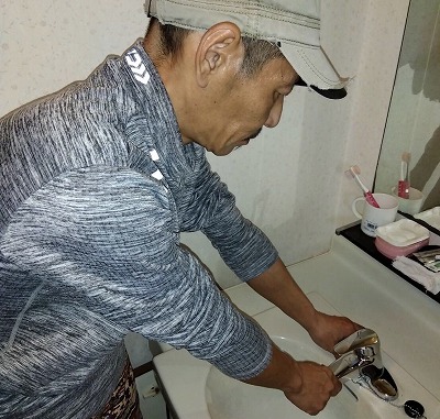 洗面水栓取替工事