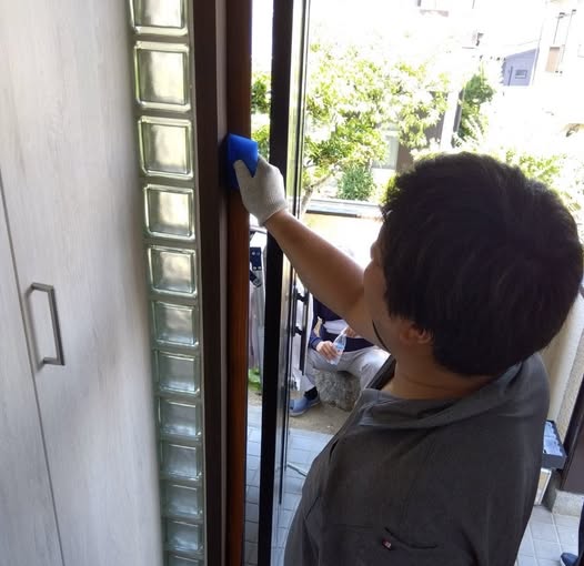 玄関ドアシート貼り